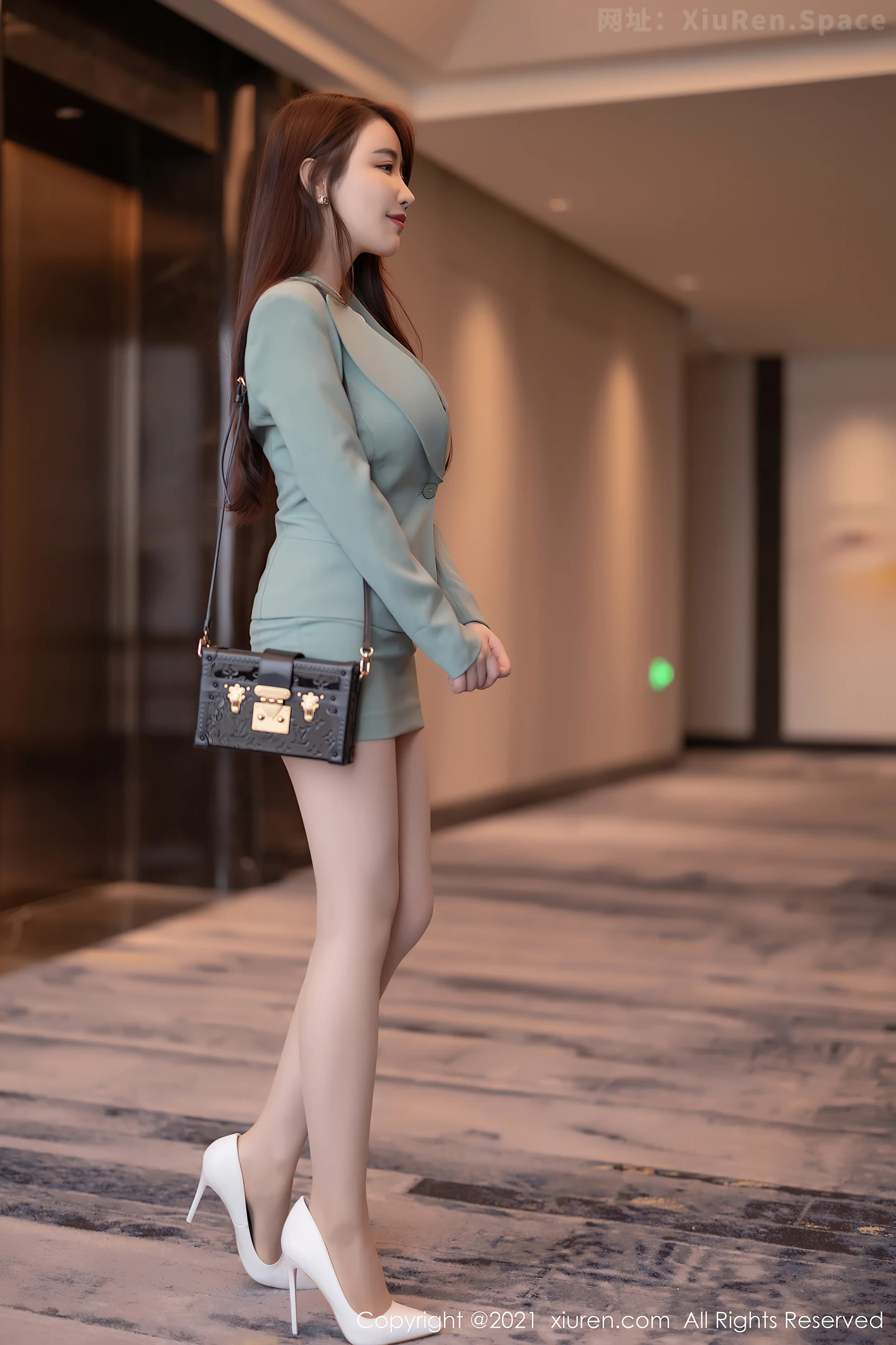 图片[4]-[XiuRen秀人网]VOL.3728 女神Cherry绯月樱江浙沪旅拍脱职业装露性感内衣完美诱惑写真81P-秀人网官方网站